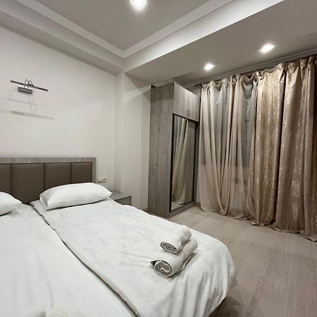 City Centre Apartment On Sakharov Square Erevan Esterno foto