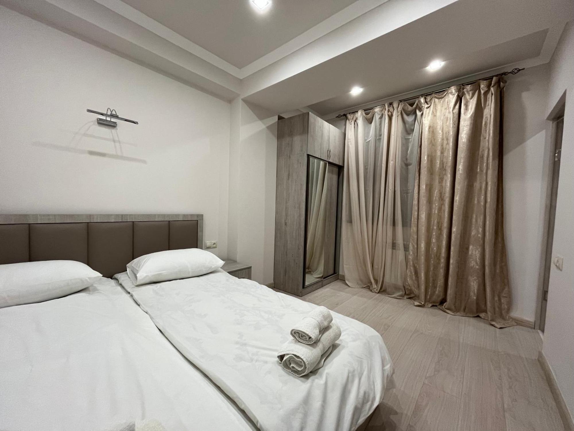 City Centre Apartment On Sakharov Square Erevan Esterno foto